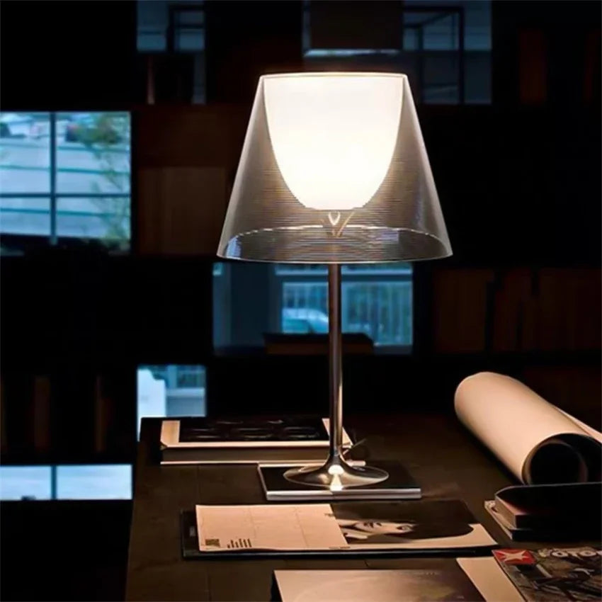 lampe à poser moderne en acrylique au design italien élégant - vue 3 sur 9