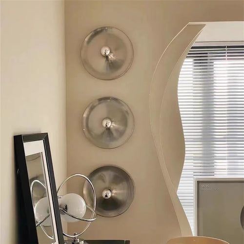 Minimalist designer wall light for modern décor - vue 5 sur 7