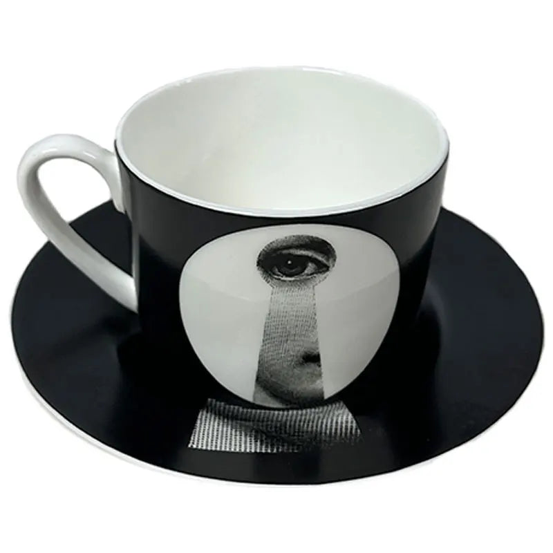 Tasse porcelaine visage italien avec soucoupe artistique