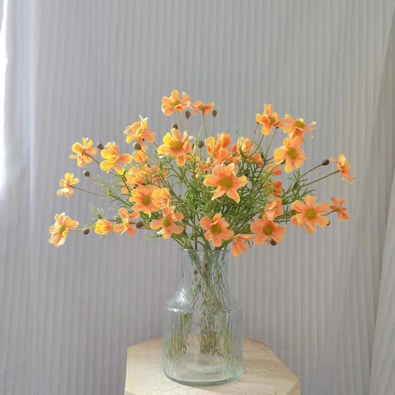 Realistic artificial daisy flowers for decoration and DIY - vue 4 sur 10