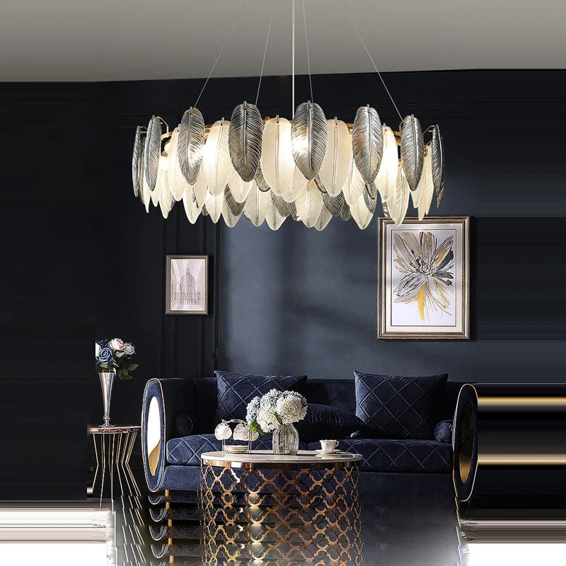 lustre suspendu led art déco en cristal et plumes blanches et grises - vue 5 sur 17