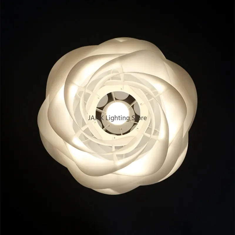 suspension en forme de rose pour ambiance romantique
