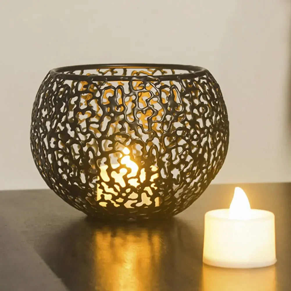 bougeoirs en métal doré au design complexe pour décoration élégante - vue 3 sur 11