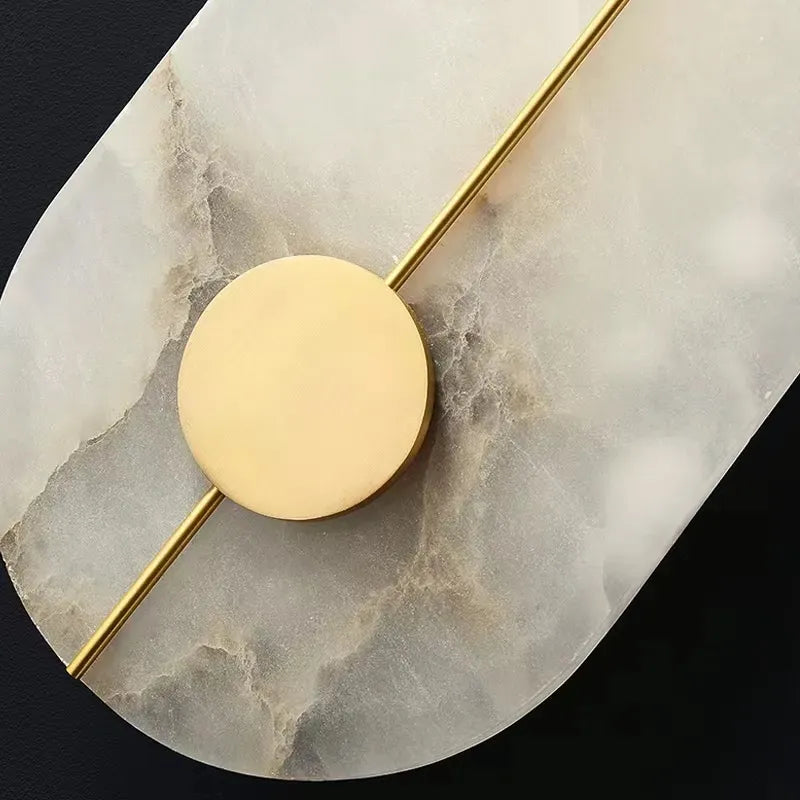 Applique murale LED ronde en marbre et cuivre doré - vue 3 sur 10