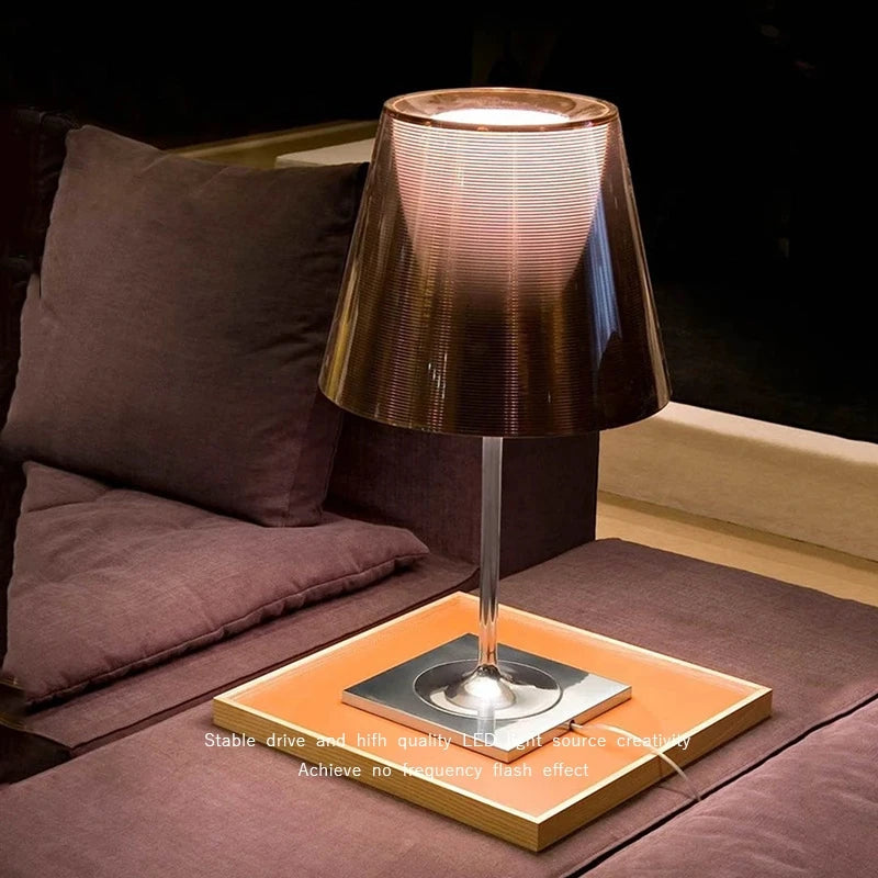 lampe à poser moderne en acrylique au design italien élégant - vue 6 sur 9