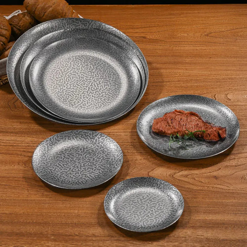 Assiettes rondes acier inoxydable martelé style rétro service