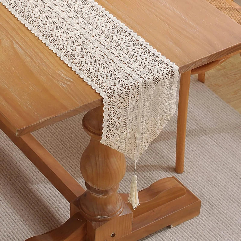 Chemin de table dentelle crochet bohème pompons beige - vue 3 sur 6