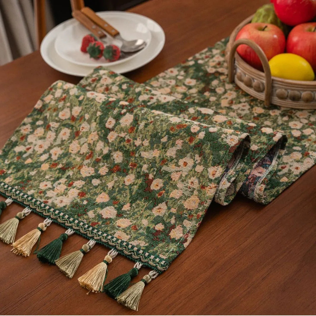 Chemin de table vert jacquard floral pompons campagne - vue 2 sur 6