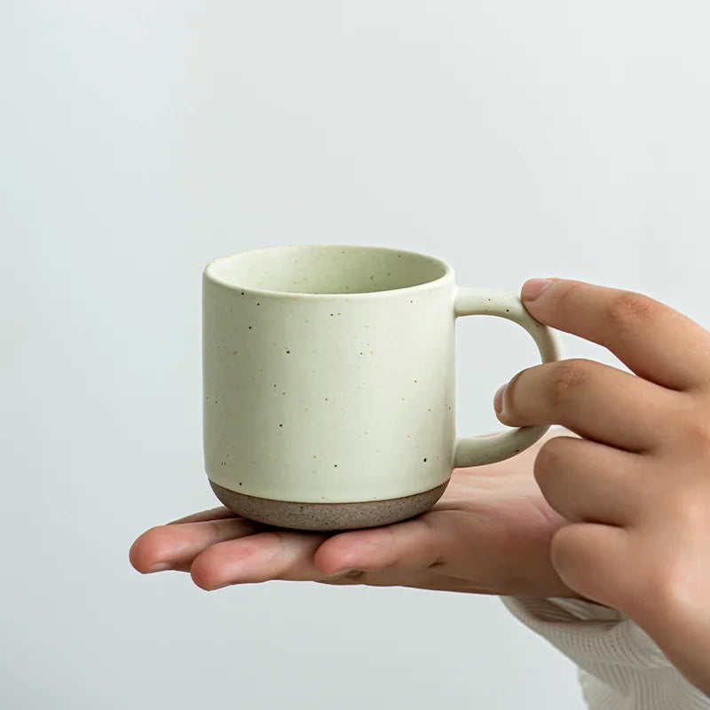 Tasse cafe ceramique mouchetee design retro anse