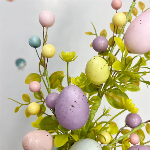 Easter decoration with artificial eggs and colourful flower bouquets - vue 10 sur 11