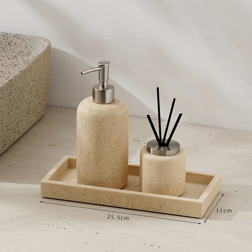 bouteille de désinfectant et accessoires de salle de bain luxe - vue 14 sur 19