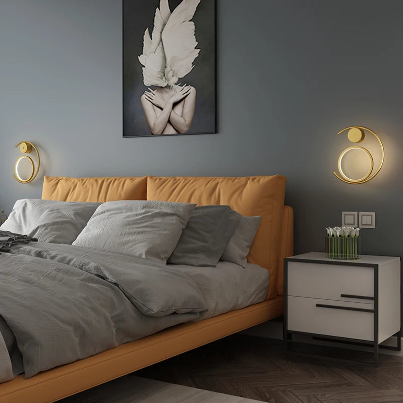 applique murale moderne en métal doré pour atmosphère minimaliste