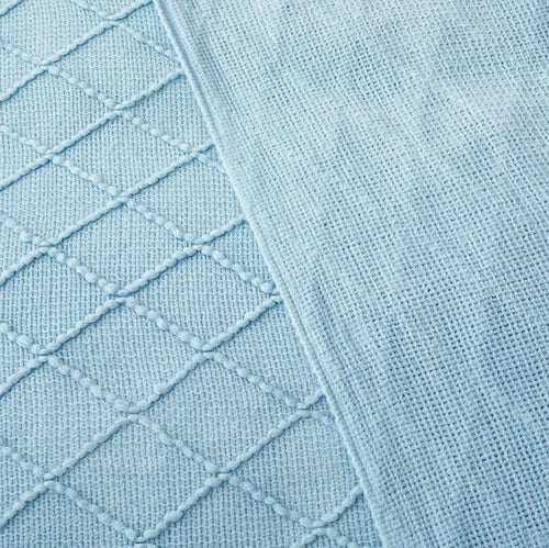 plaid tricoté à pompons motif jacquard nordique