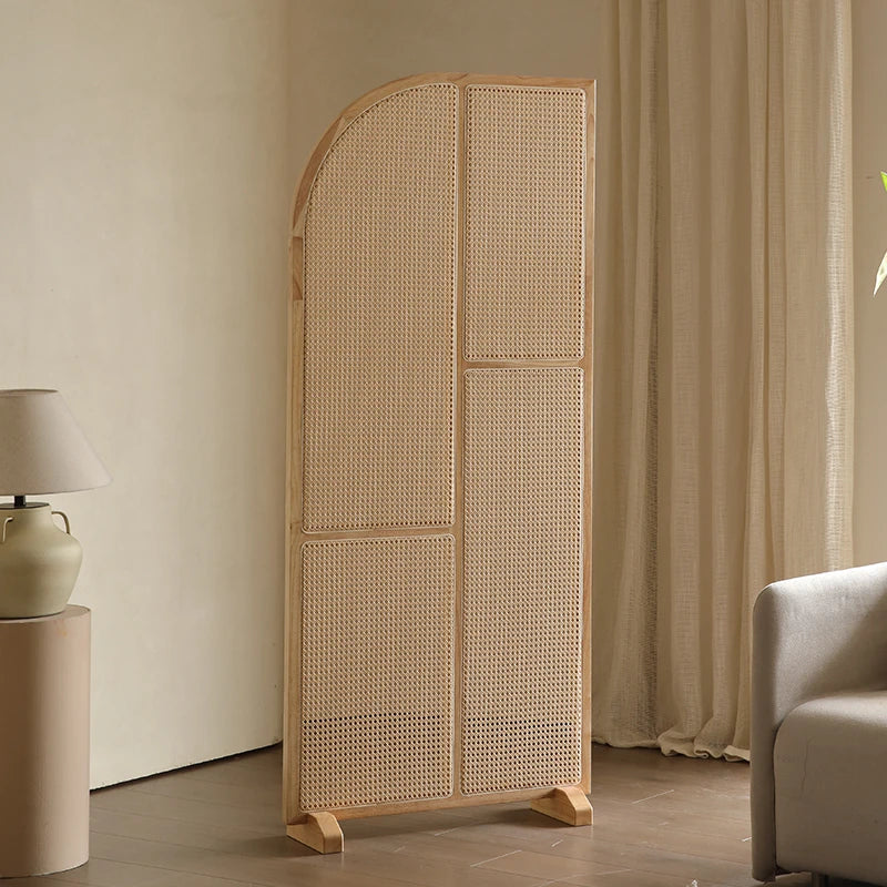 Japanese-style solid wood rattan screen partition is opposite the door to the home, living room entrance is blocked, and mobile