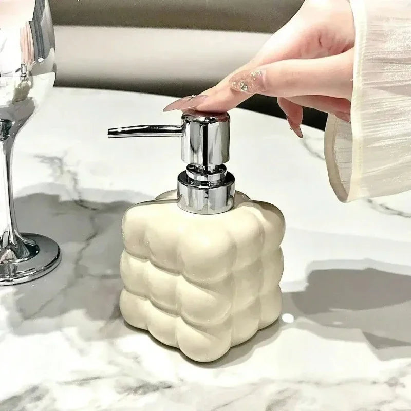 distributeur de savon liquide en céramique pour salle de bain - vue 3 sur 8