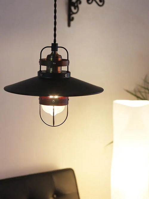 lustre vintage en bois pour décoration intérieure élégante