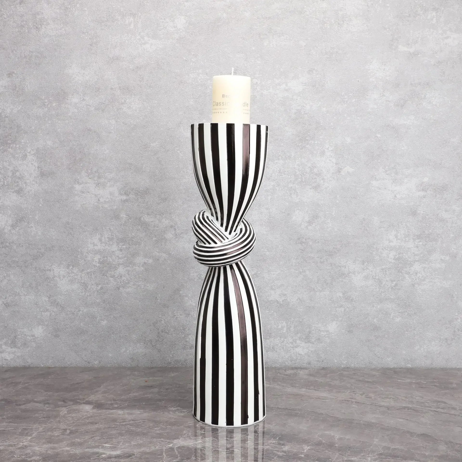 Black and White Striped Twisted Rope Knot Single Candle Holder, Resin, Dining Table Wedding Center Decoration, Modern Decoration - vue 6 sur 8