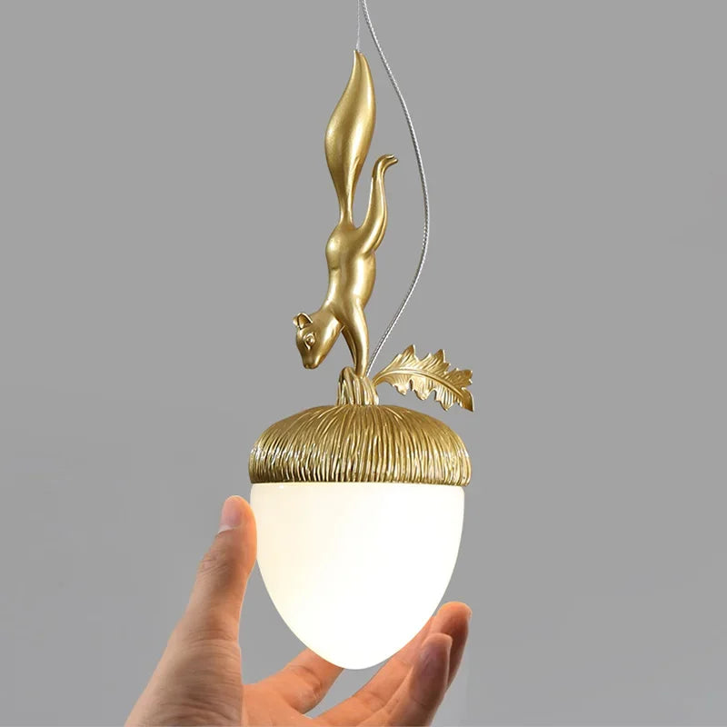 2024 French Modern Simple Cartoon Pinecone Squirrel Pendant Lights Personality Clothes Shop Bar Desk Bedroom Bedside Chandelier - vue 3 sur 10