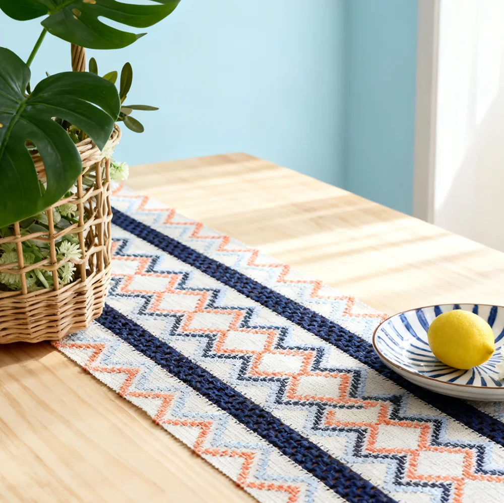 Chemin de table bohème motifs aztèques pompons beige - vue 5 sur 6
