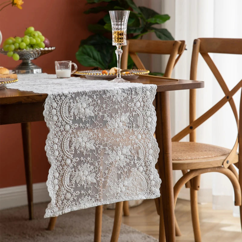 Chemin de table dentelle florale vintage beige bohème - vue 5 sur 7
