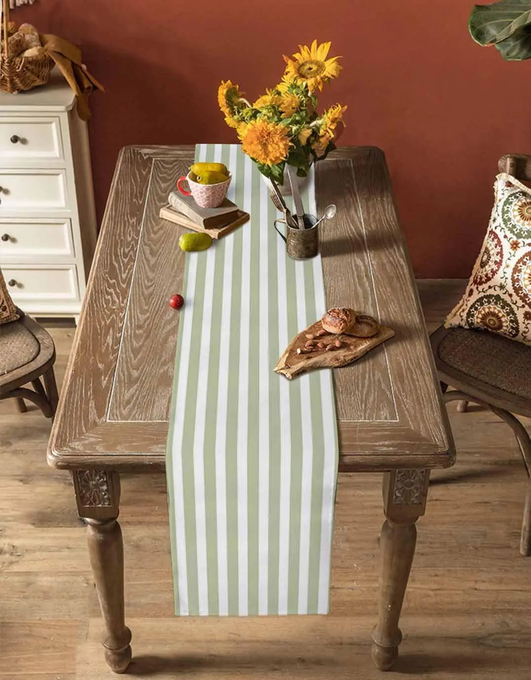 Chemin de table rayures vert sauge style campagne - vue 4 sur 6