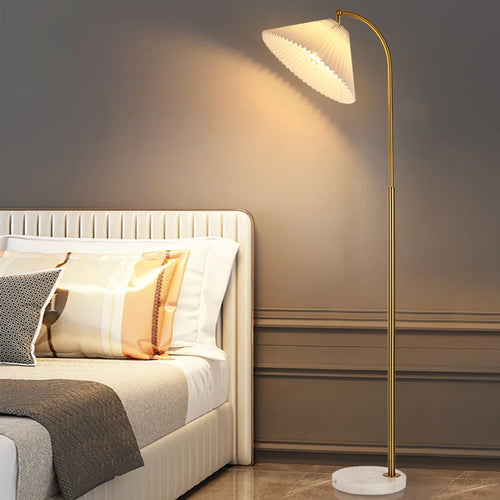 lampe de sol minimaliste de luxe avec table verticale réglable