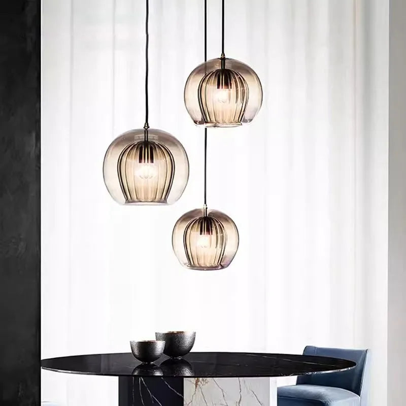 Suspension LED en verre au design nordique gris fumé