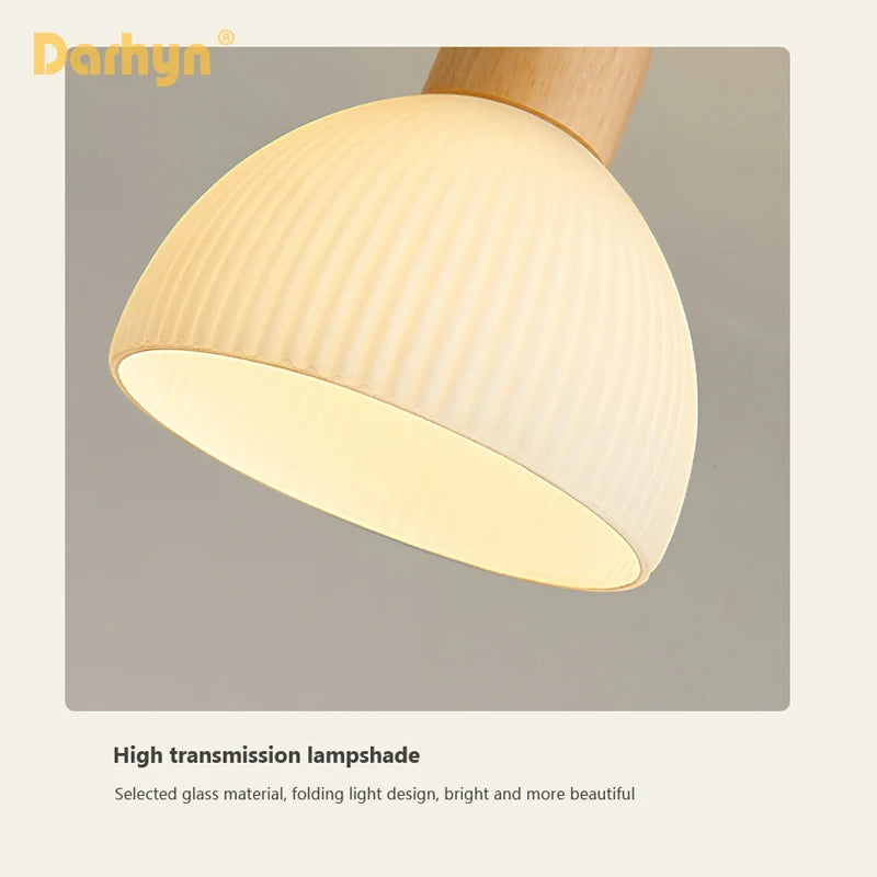 lustre en bois simple avec abat-jour en verre