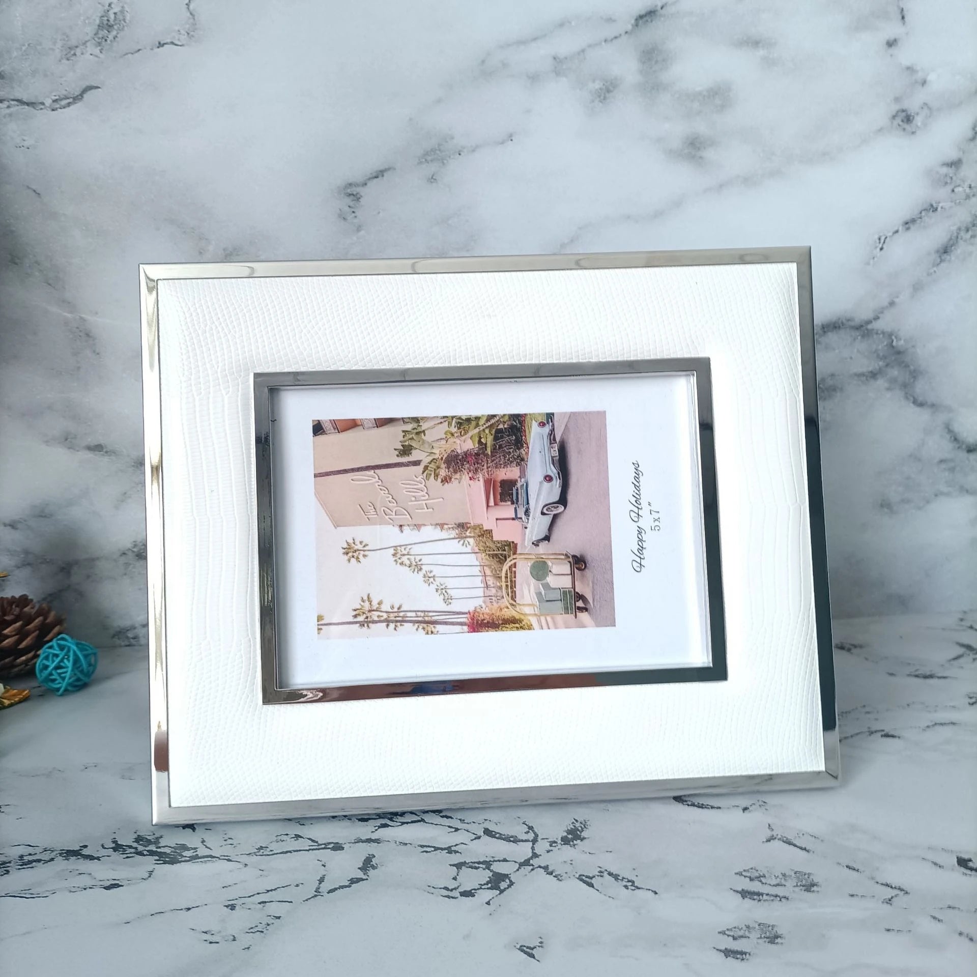 European Decorative Photo Frame, Black and White Leather Metal, Modern and Simple, 6/7 in - vue 3 sur 5