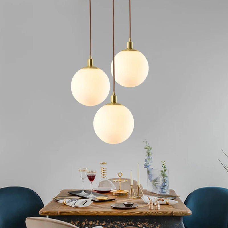 Minimalist brass pendant light with milky glass orb - vue 3 sur 9