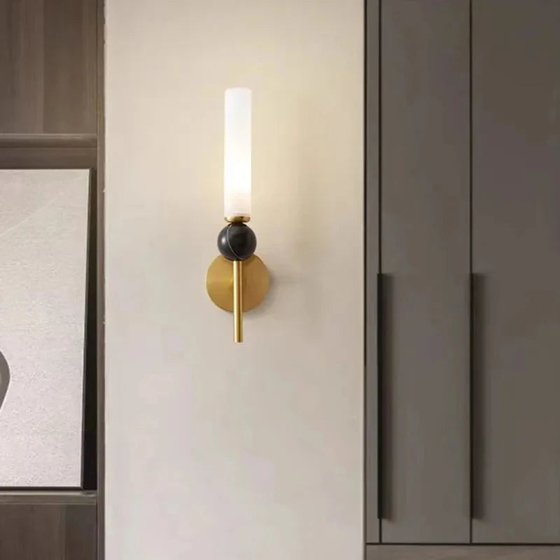 lustre simple et moderne en laiton avec boule de marbre acrylique - vue 4 sur 16
