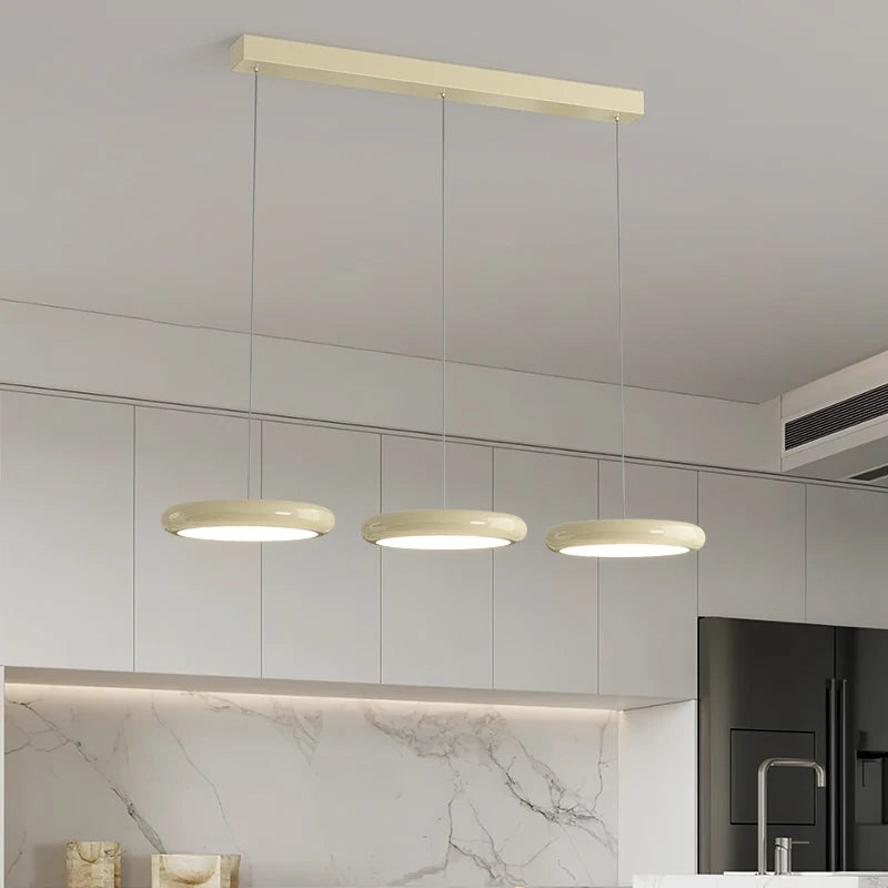 plafonnier led moderne pour île de cuisine et bar intérieur