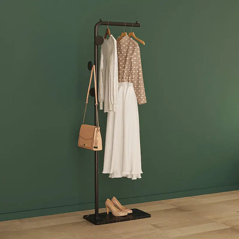 porte-vêtements minimaliste gain de place support moderne pour vêtements