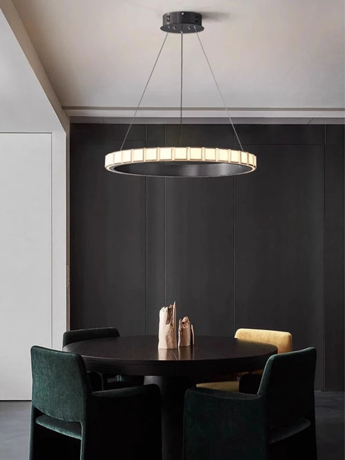suspension minimaliste en aluminium et acrylique design raffiné pour intérieur