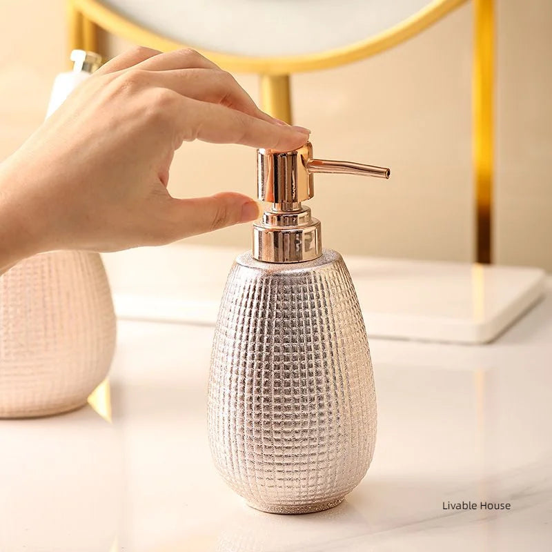ensemble d'accessoires en céramique pour salle de bain hôtels - vue 4 sur 11