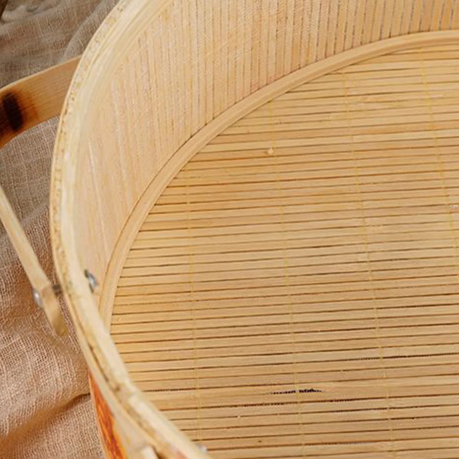 Handmade Woven Basket With Hollow Cover, 26x26x10cm Kitchen Bamboo Woven Tote Basket For New Year And Spring Festival - vue 4 sur 7