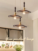 suspension moderne en laiton avec abat-jour rustique en verre de noyer