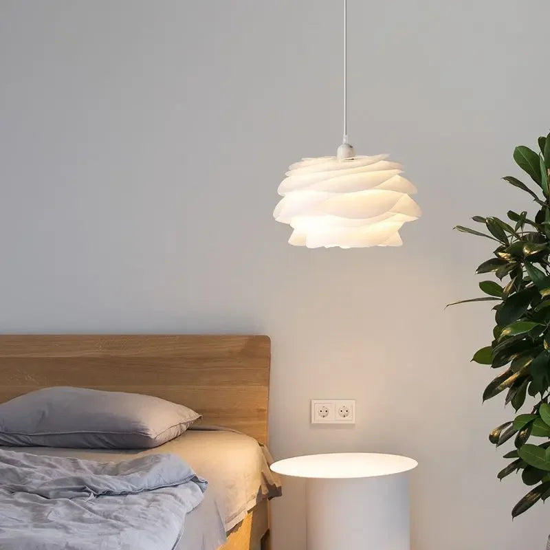 suspension en forme de rose pour ambiance romantique