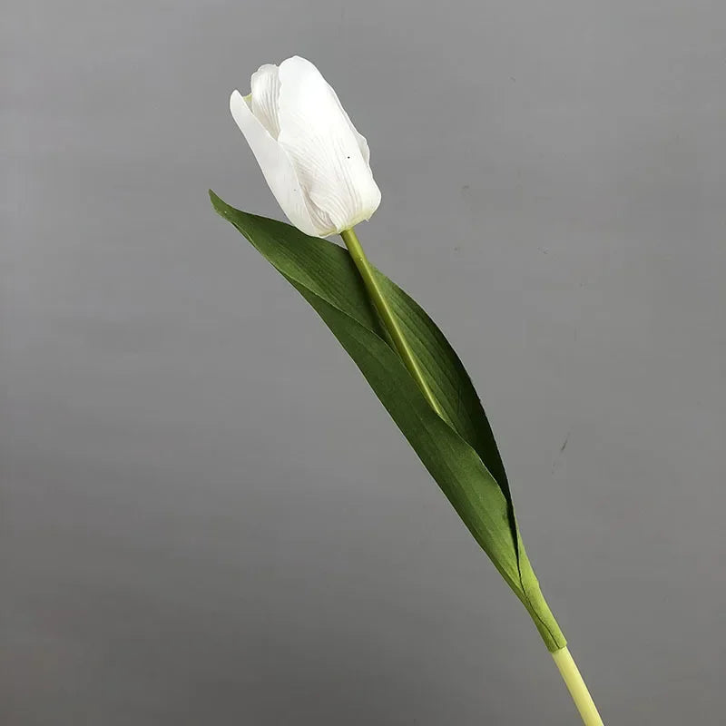 Set of 5 artificial tulips for realistic decoration