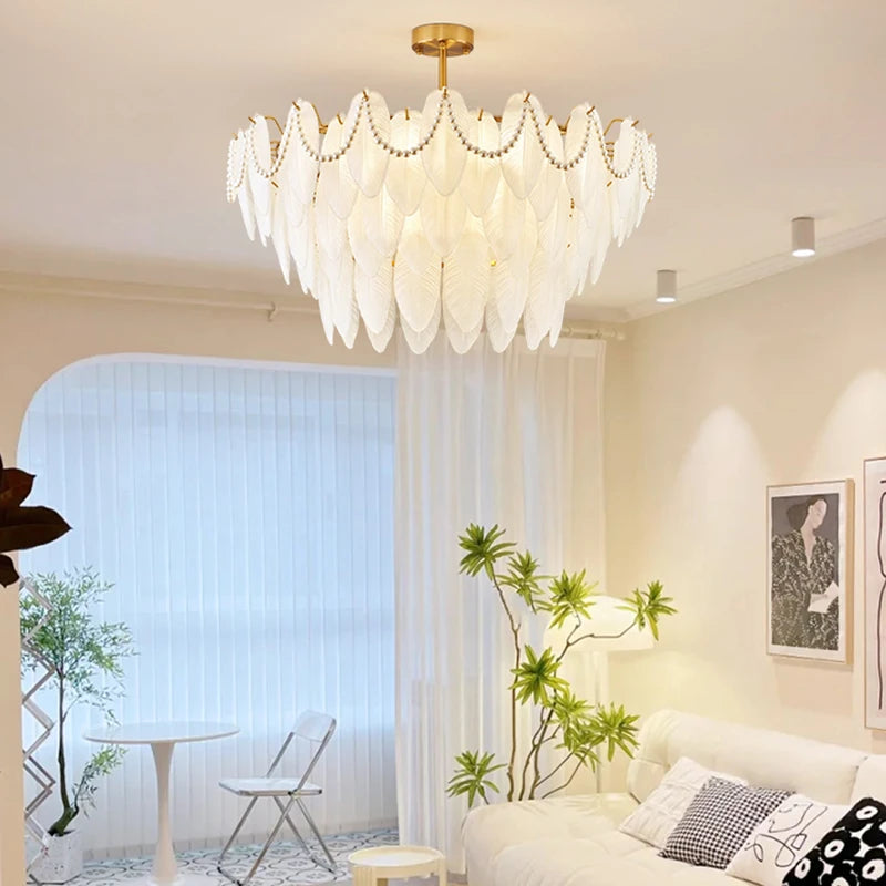lustre rétro en plumes pour une ambiance romantique et luxueuse - vue 5 sur 11