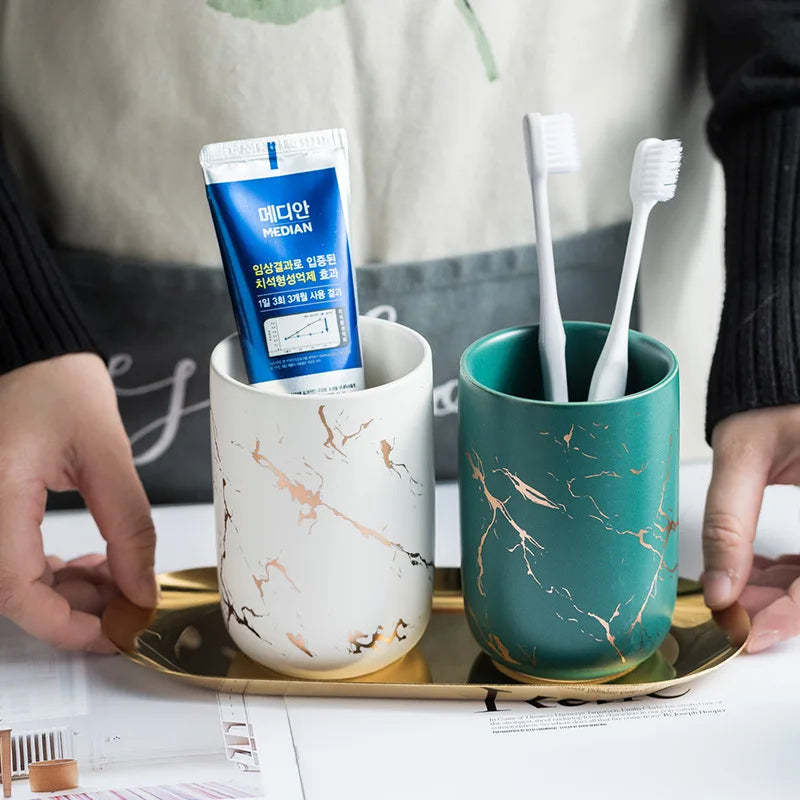 tasse de bain de bouche en marbre doré pour couple et accessoires - vue 4 sur 12
