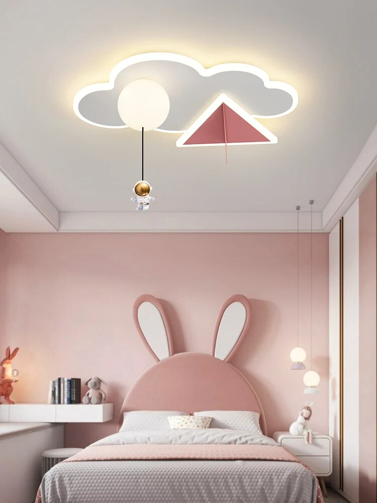 Lampe plafonnier enfant animé astronaute avion nuage. - vue 7 sur 10