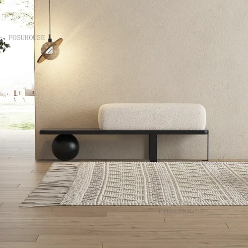 ottomane en bois nordique pour changer les chaussures et ranger les vêtements