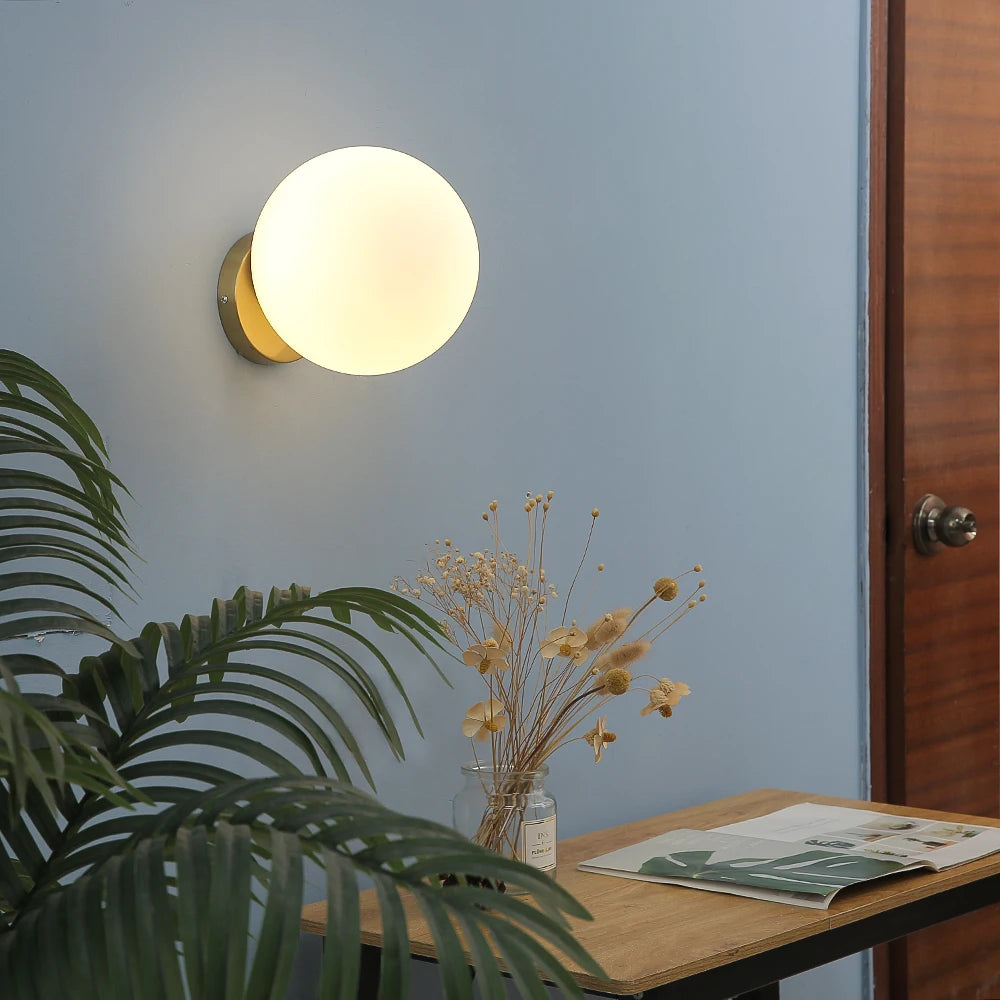 Nordic luxury LED misaligned ball wall lamp modern metal minimalist bedside wall light - vue 4 sur 6