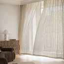 Voilage tulle motifs floraux style campagnard fenêtre salon
