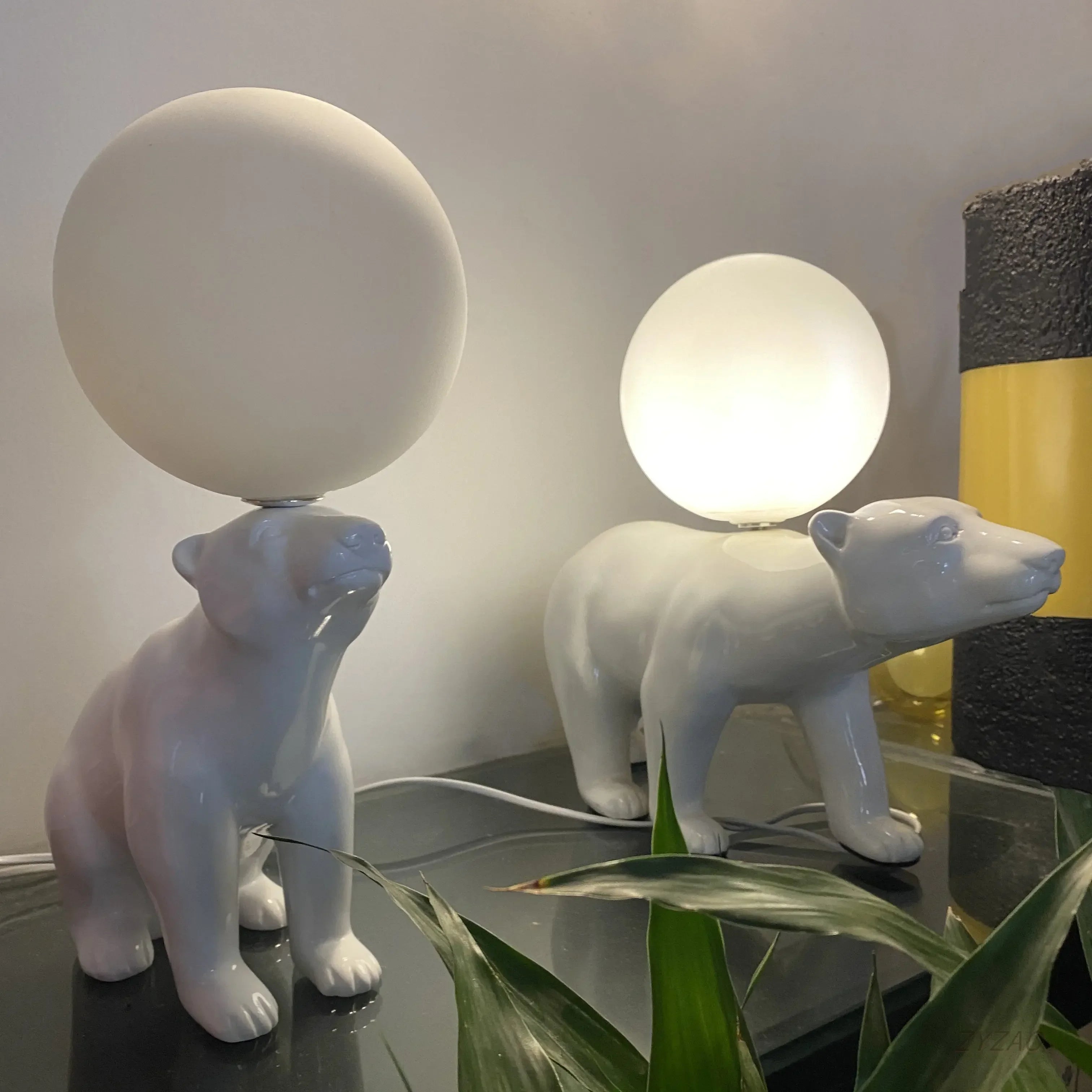Nordic Design Resin Bear Table Lamp Led Desk Light with Glass Ball for Bedroom - vue 5 sur 8