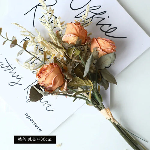 bouquet de roses séchées et pivoines pour décoration rétro automnale - vue 8 sur 13