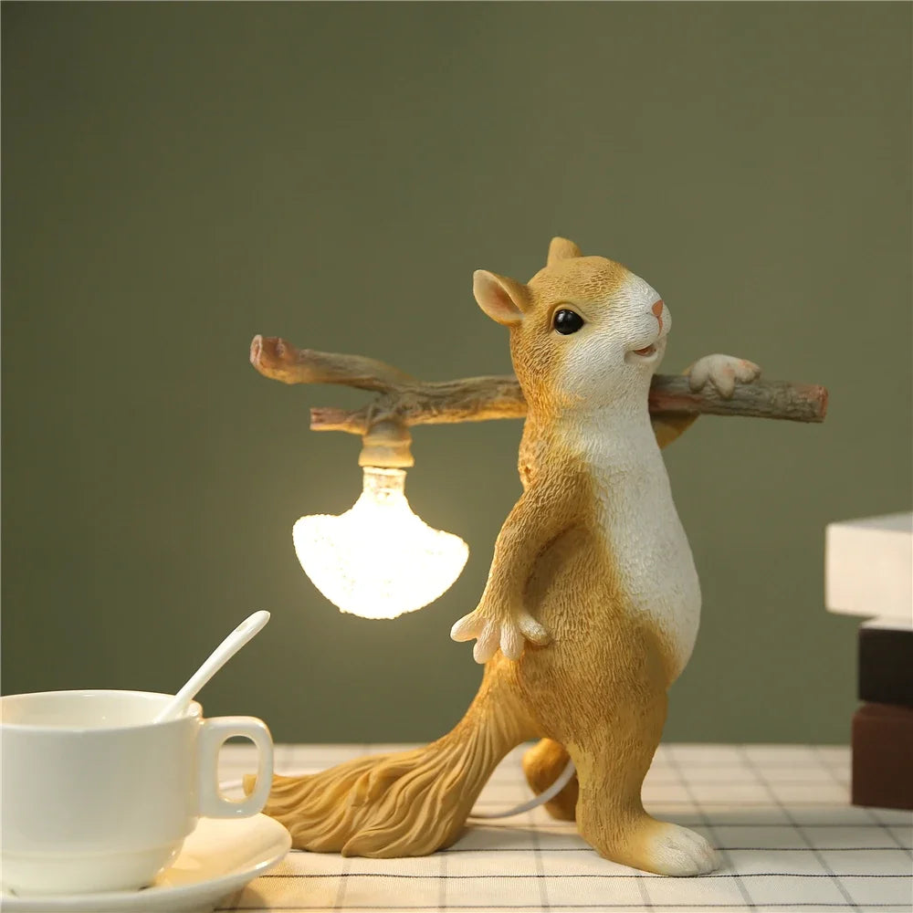 lampe de table écureuil en résine petite veilleuse décorative enfant