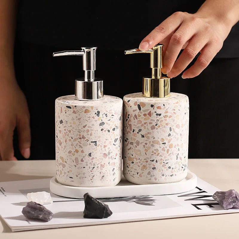 bouteille de lotion en terrazzo pour gel douche et savon - vue 4 sur 7