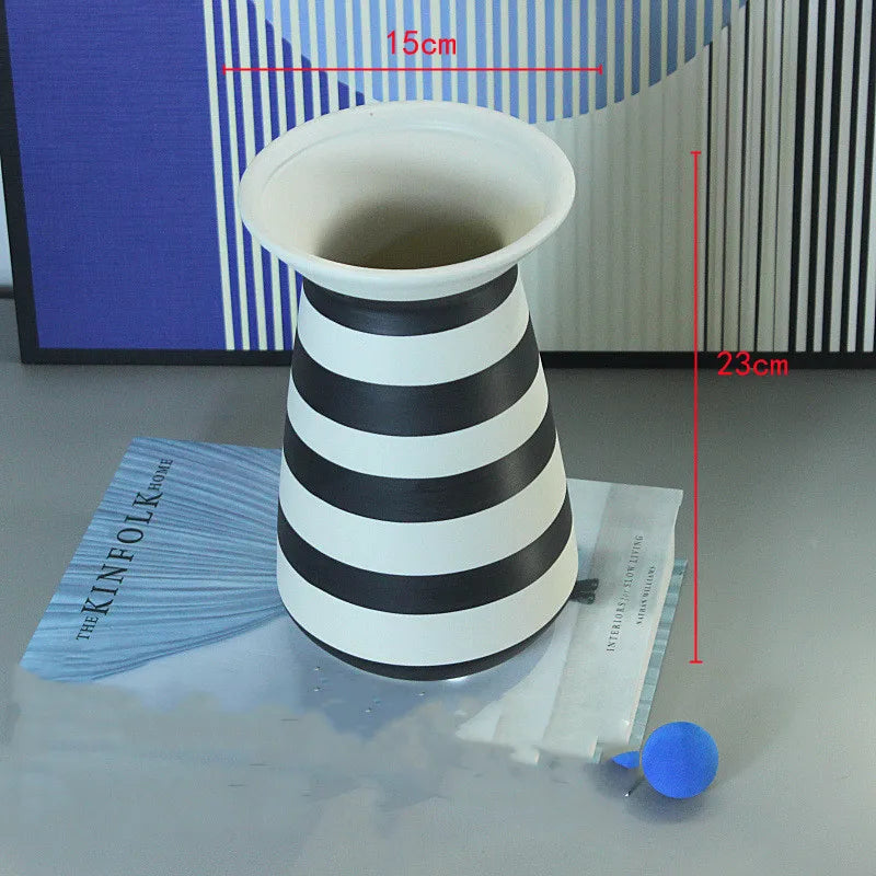 vase en céramique à rayures géométriques pour décoration intérieure - vue 8 sur 8
